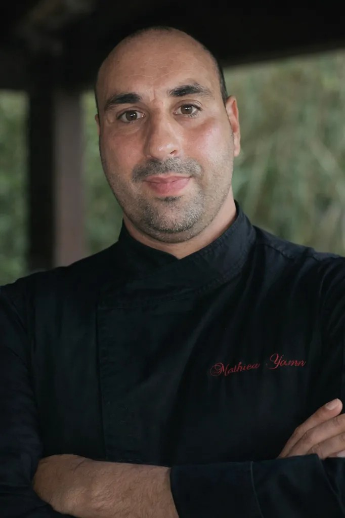 Image alt description