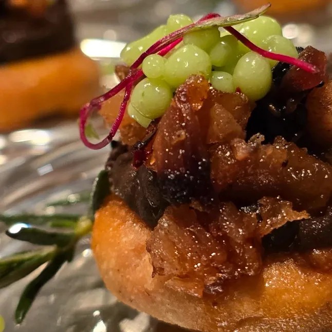 Image alt description