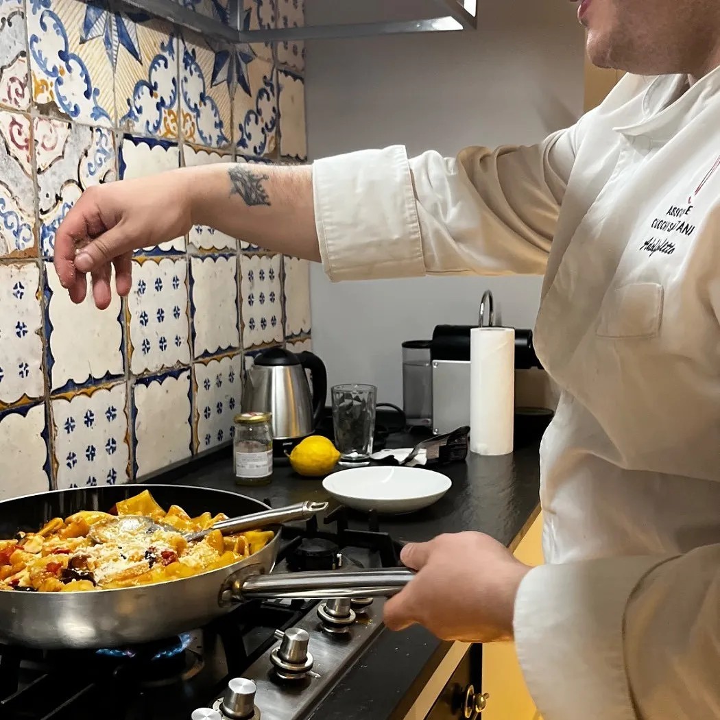 Image alt description