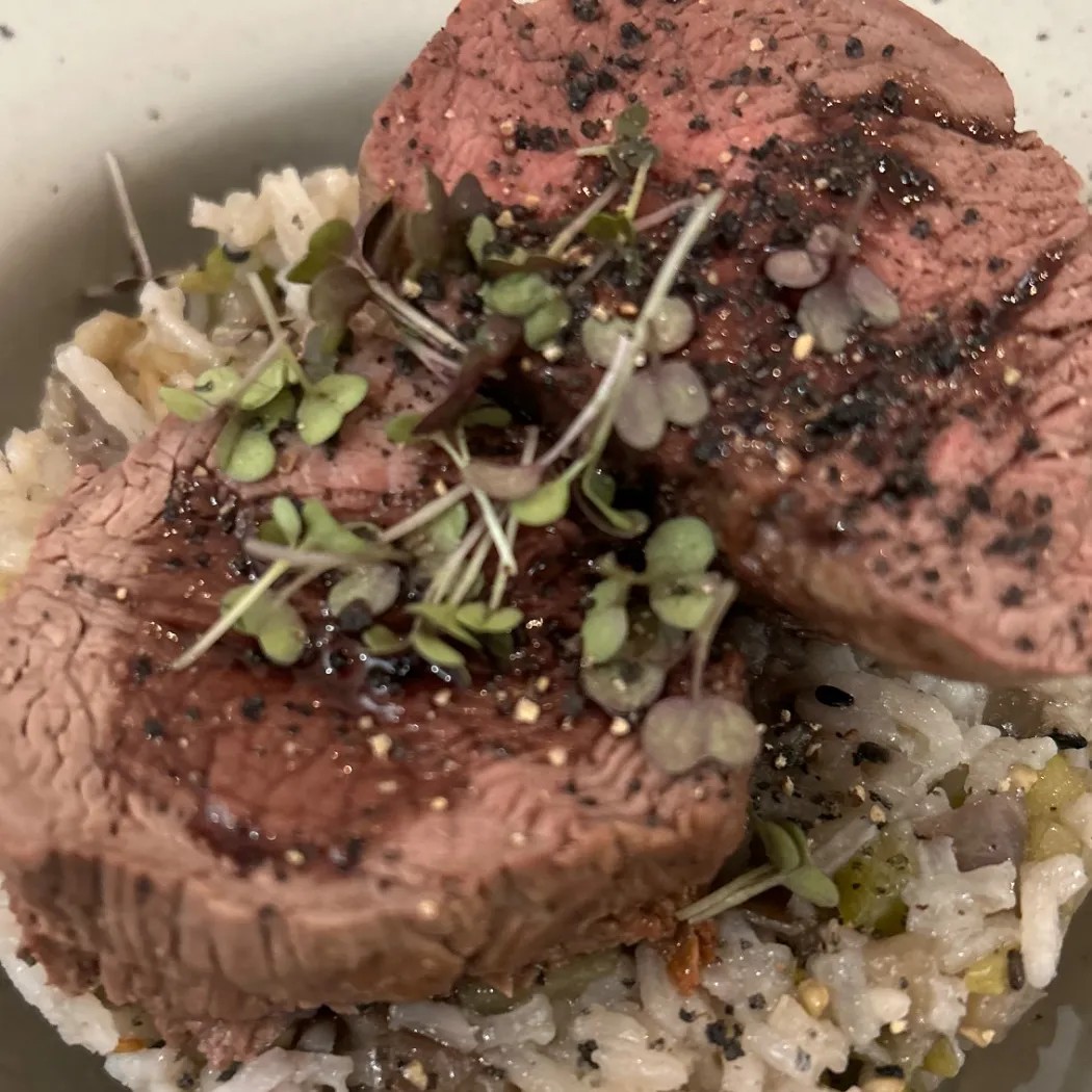 Image alt description