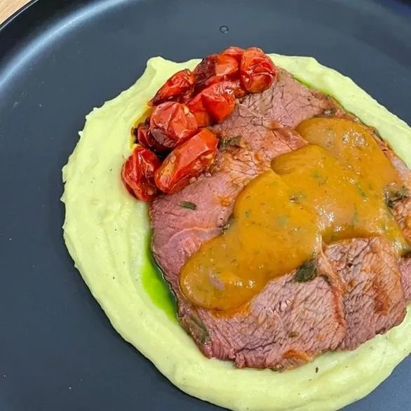 Image alt description