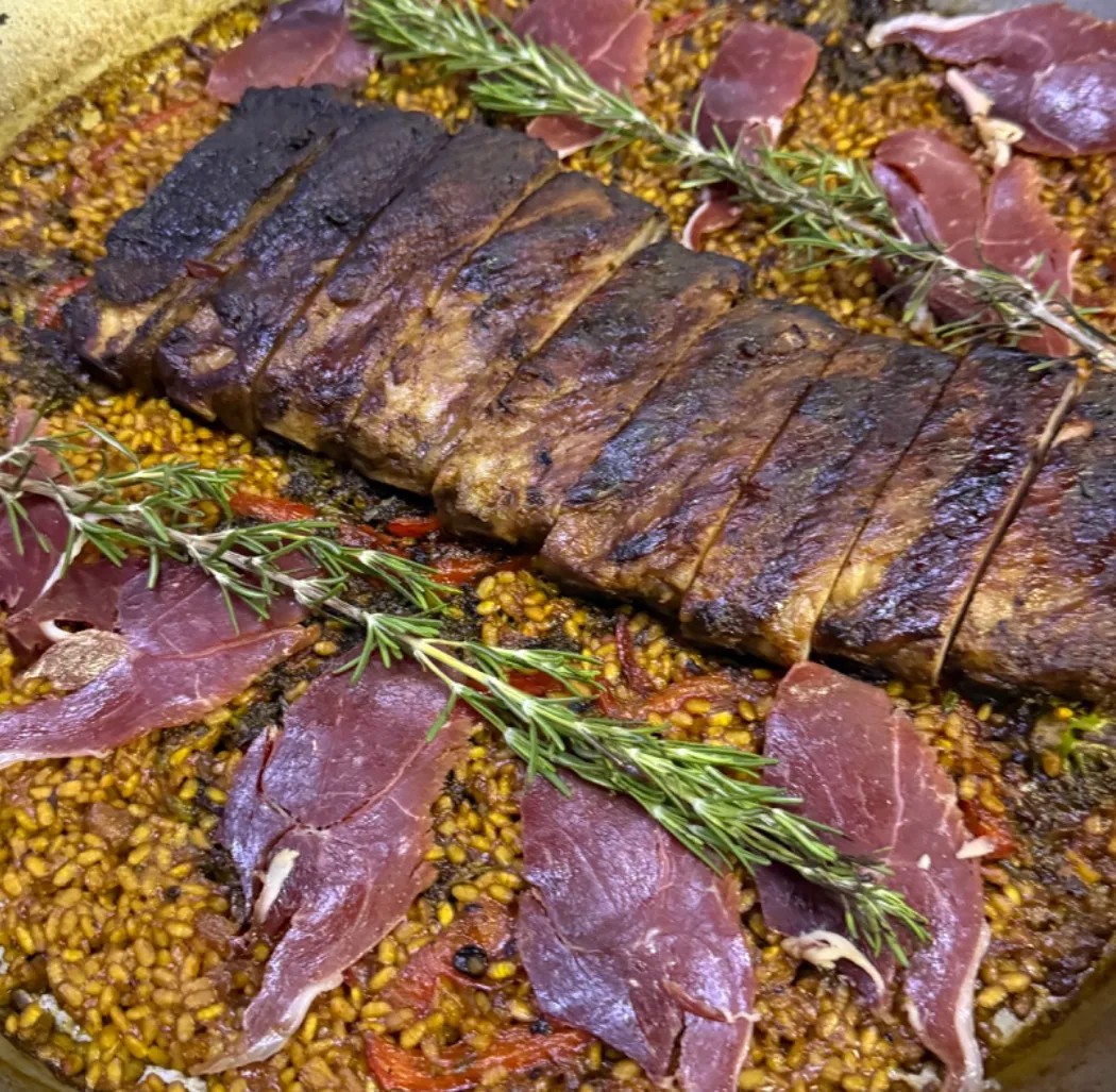 Image alt description