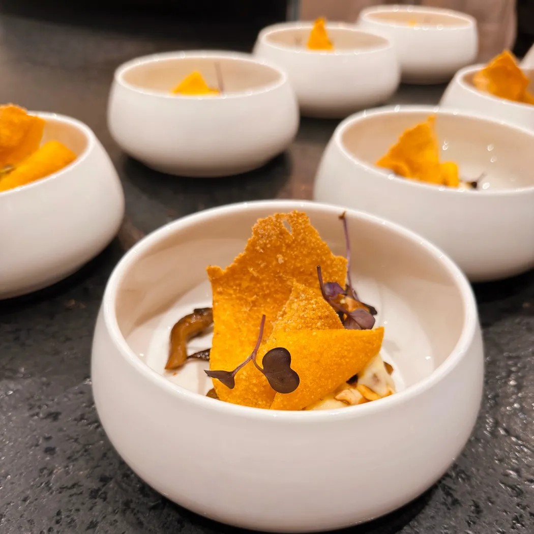 Image alt description