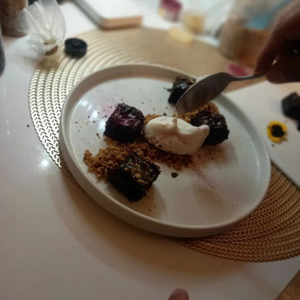 Image alt description