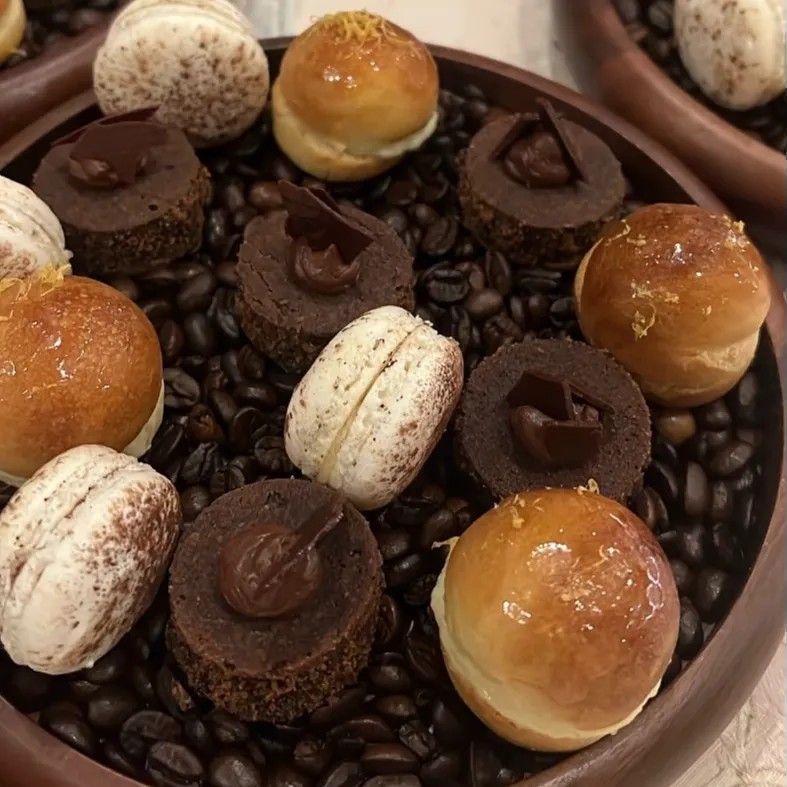 Image alt description