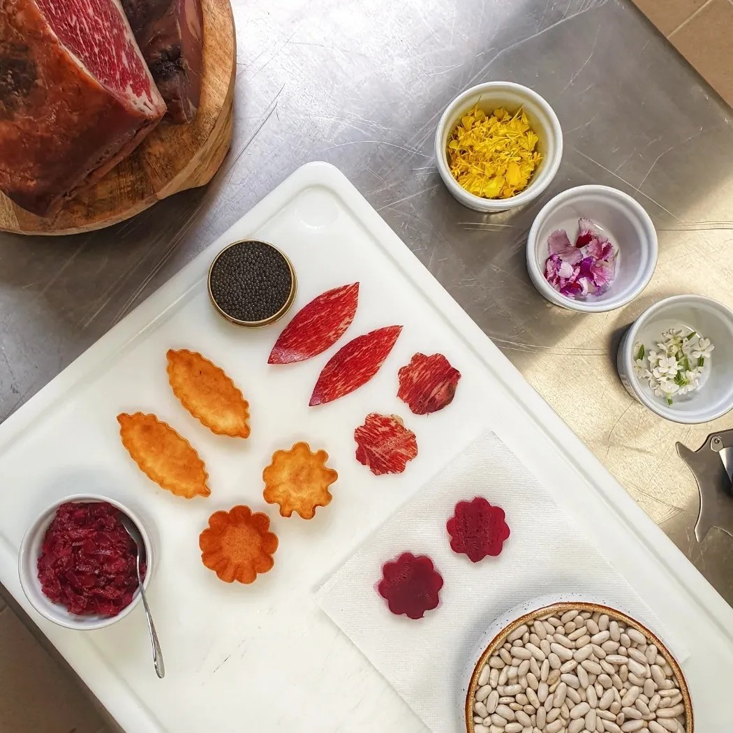 Image alt description