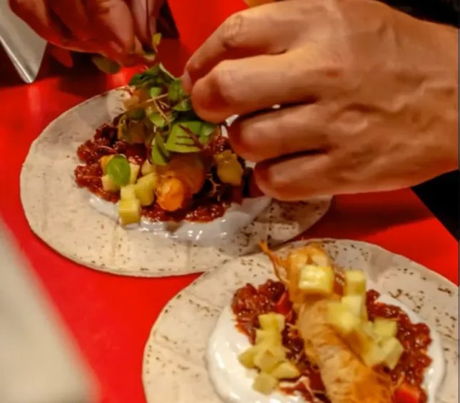 Image alt description