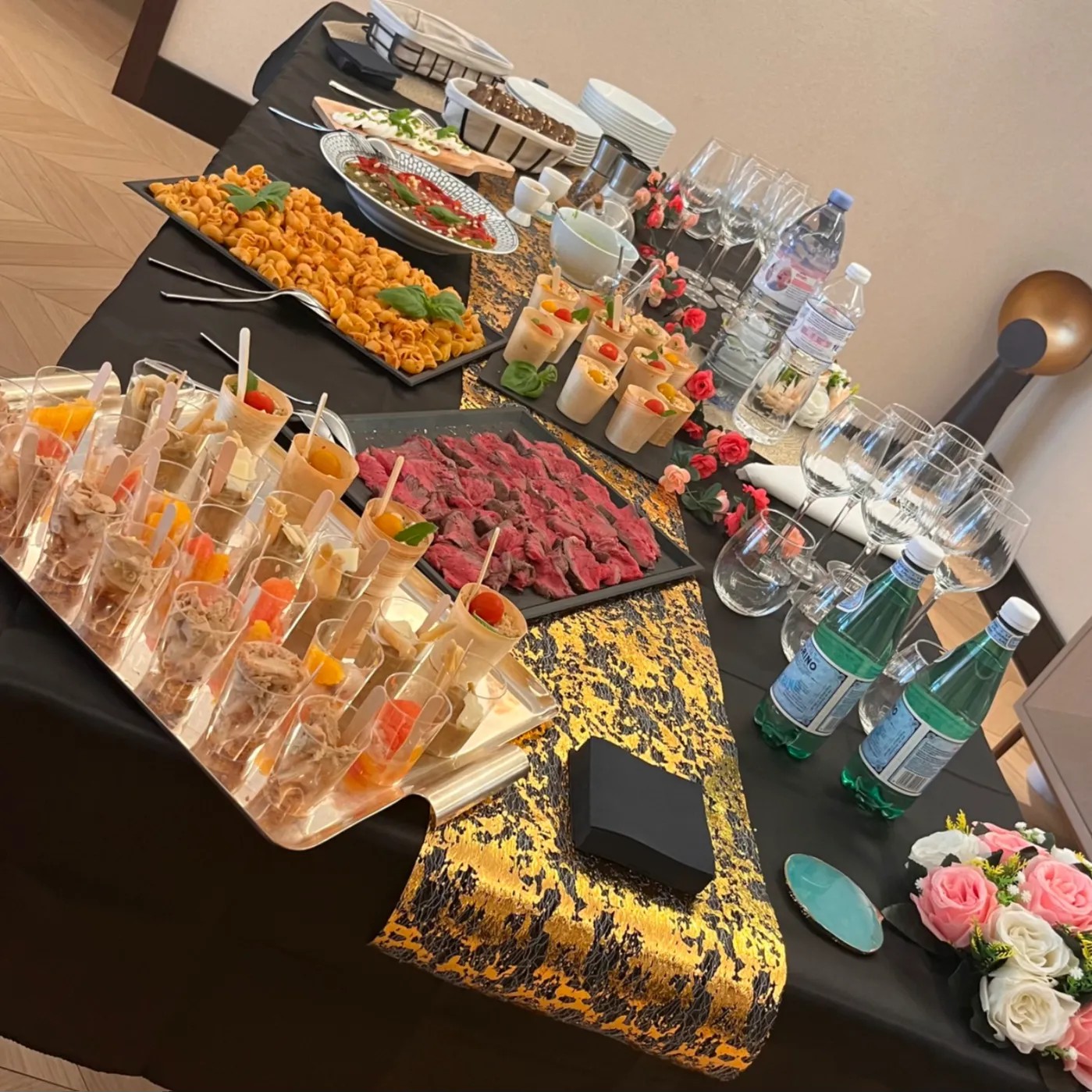 Image alt description