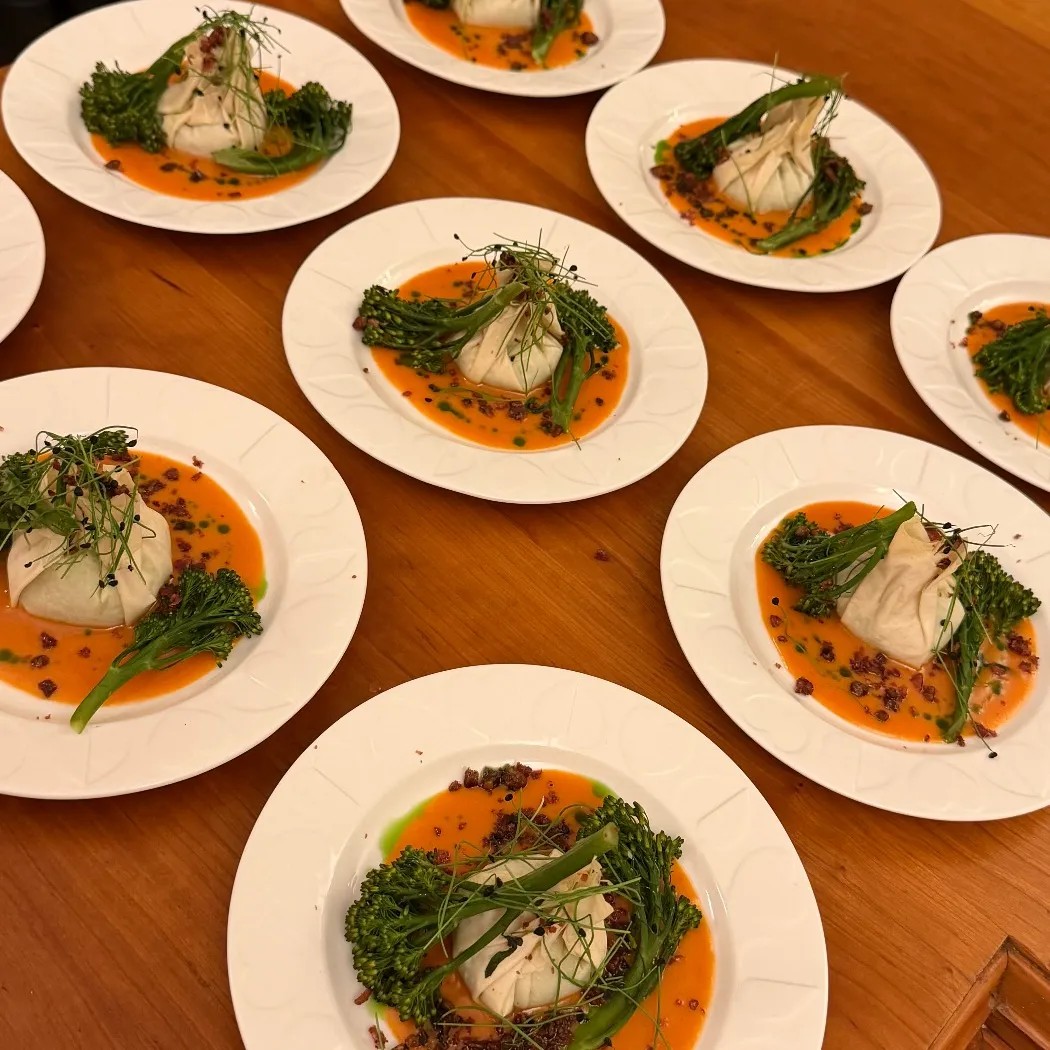 Image alt description