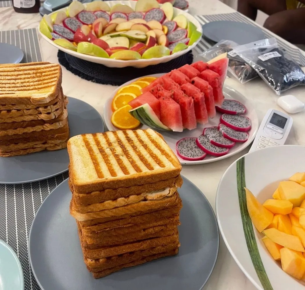 Image alt description