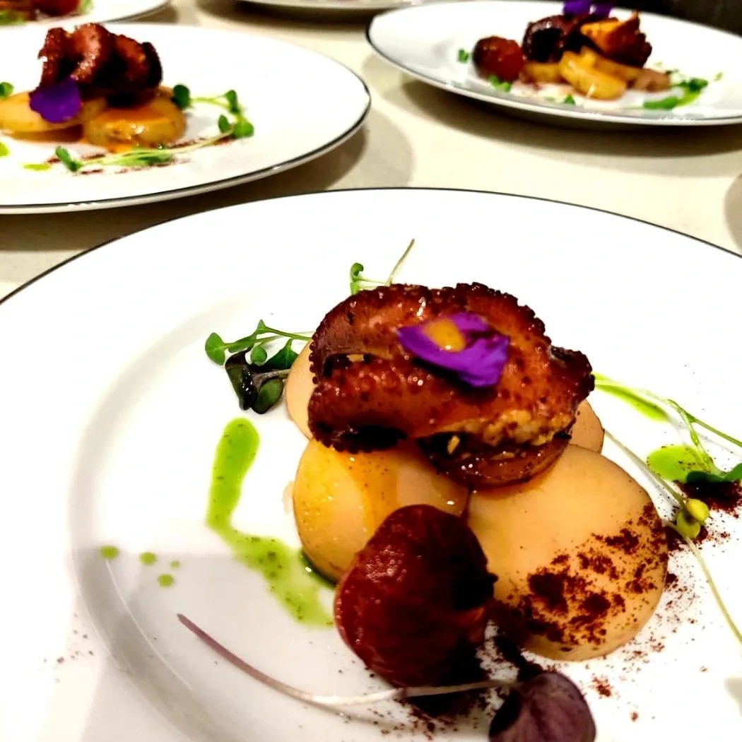 Image alt description