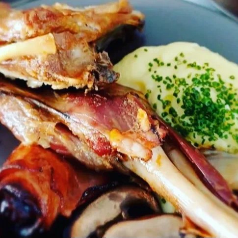 Image alt description