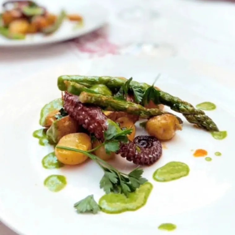 Image alt description