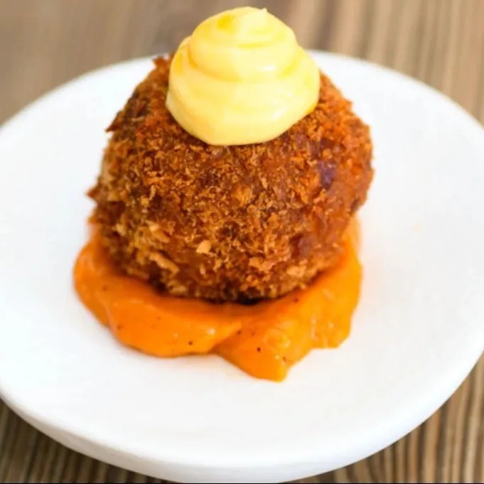 Image alt description