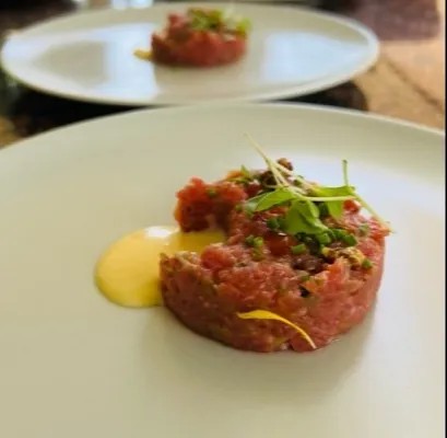 Image alt description