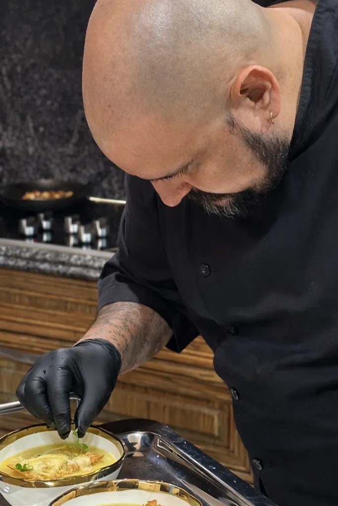 Image alt description