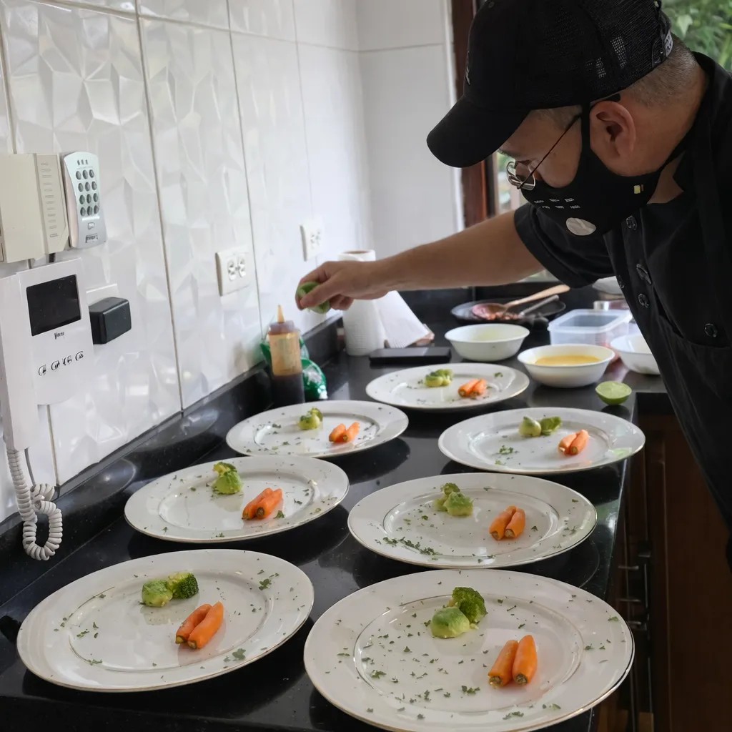 Image alt description