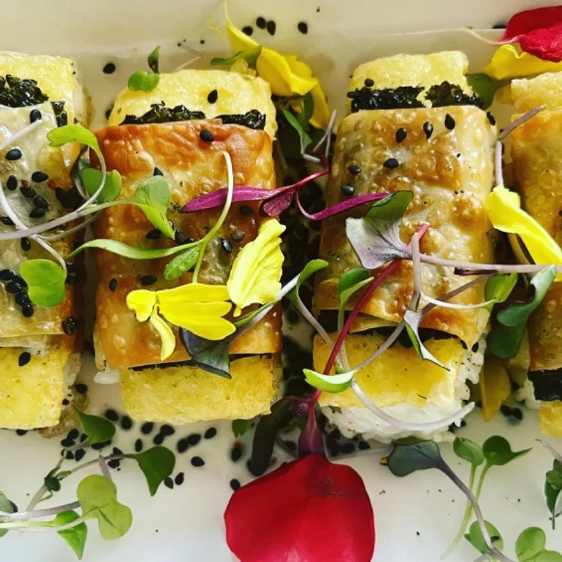 Image alt description