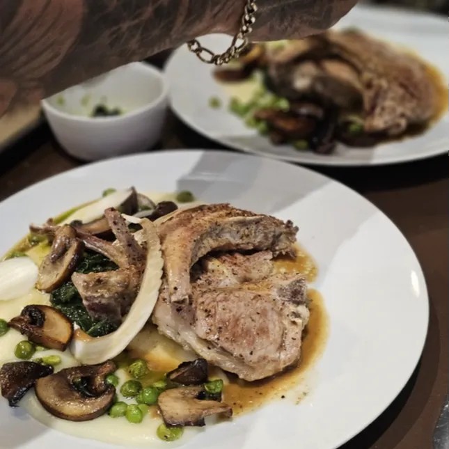 Image alt description