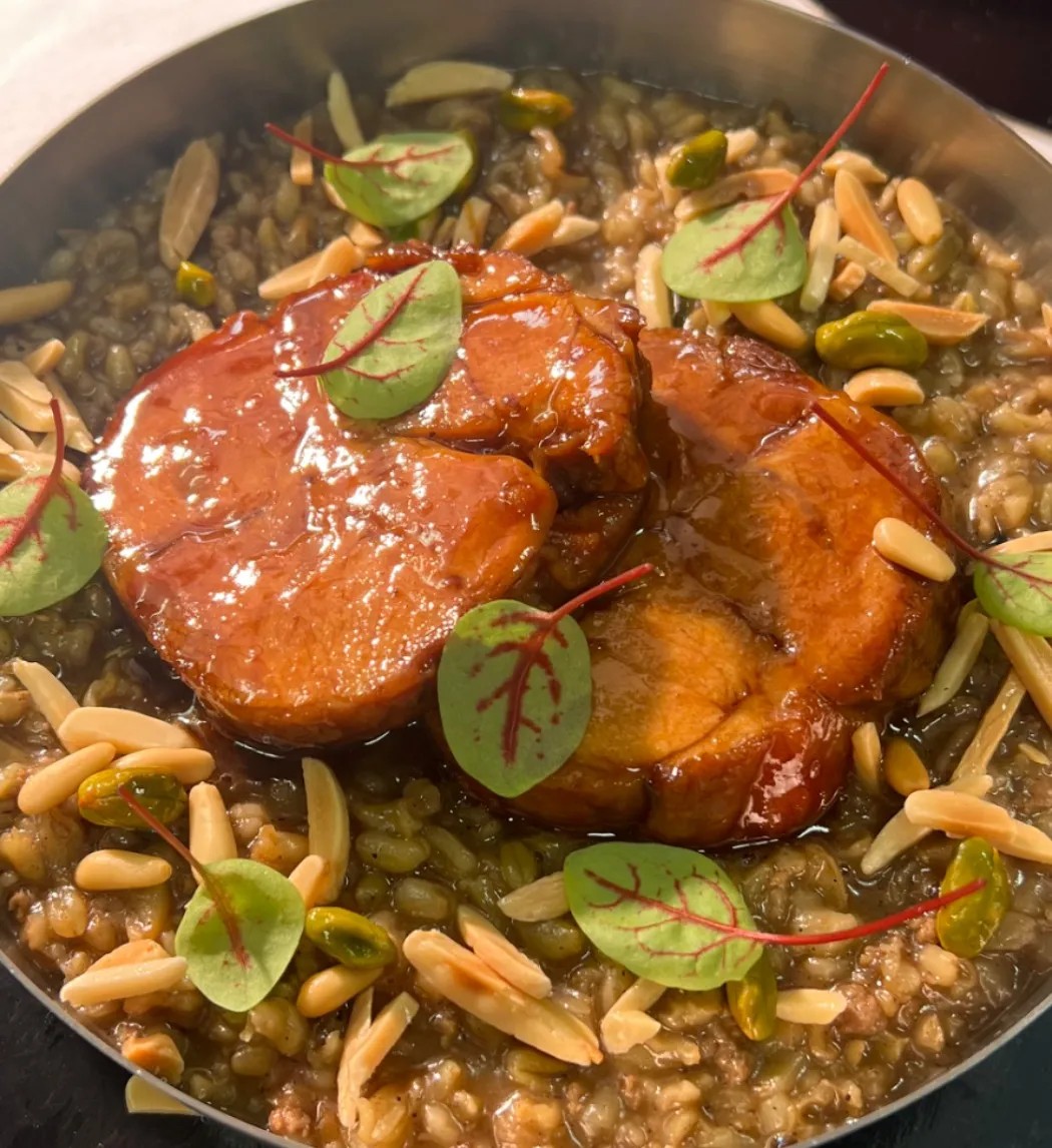 Image alt description