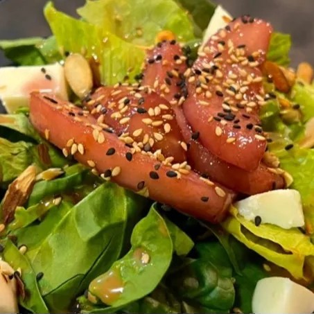 Image alt description