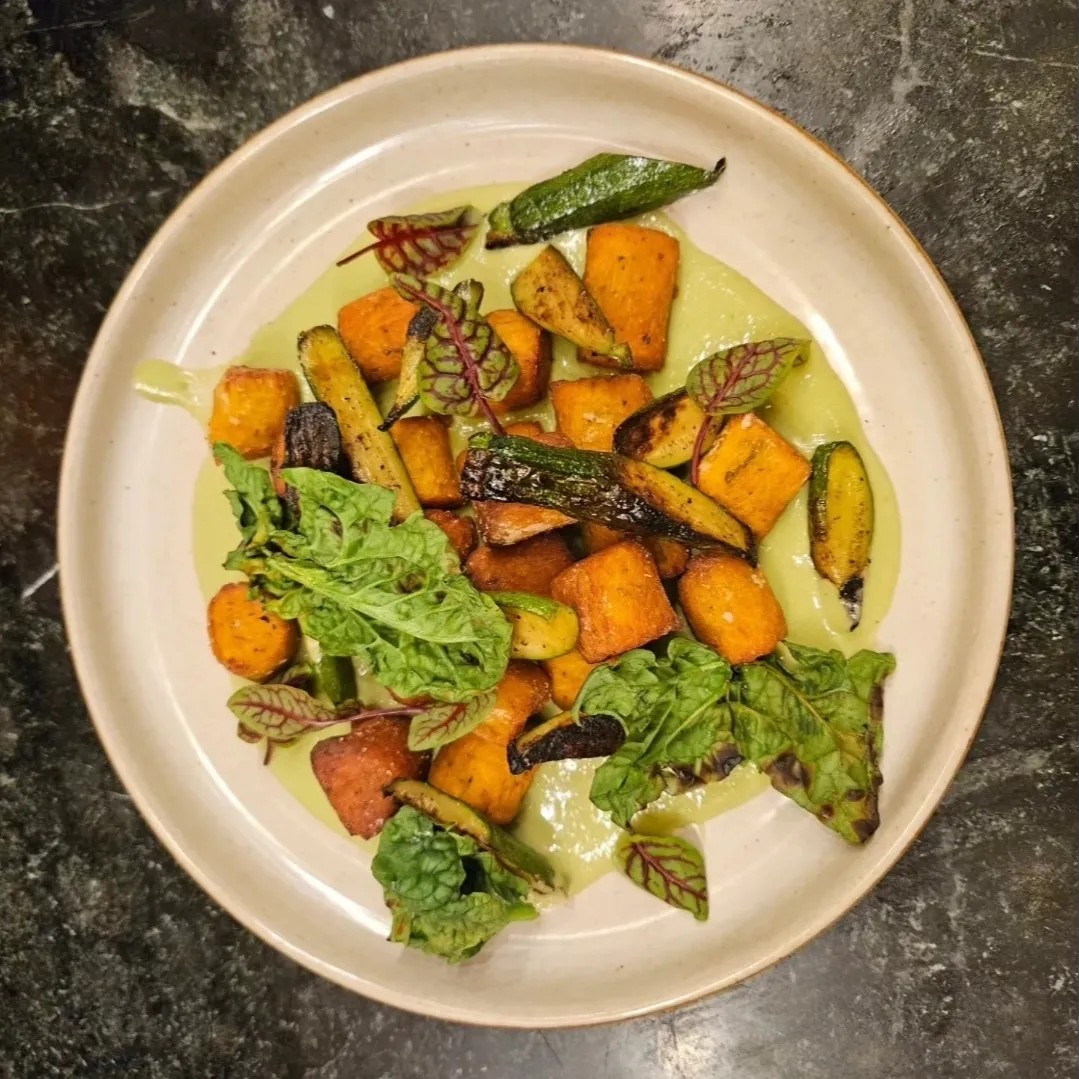 Image alt description