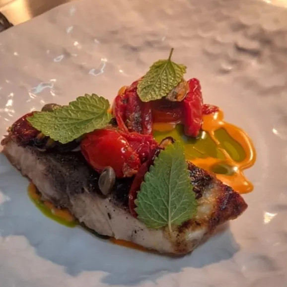 Image alt description