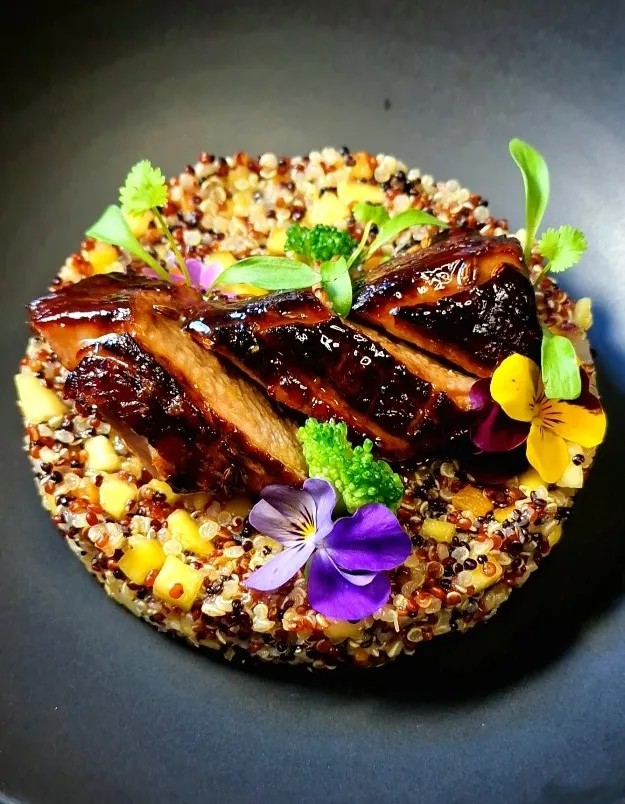 Image alt description