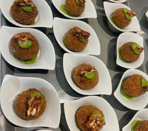 Image alt description