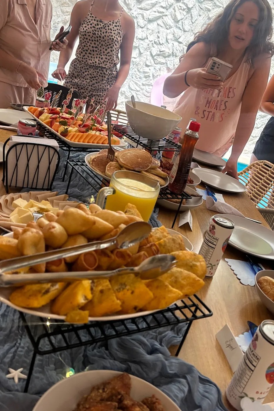 Image alt description