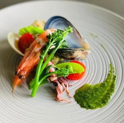 Image alt description