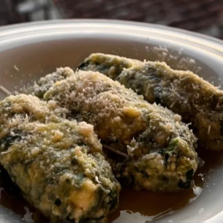 Image alt description