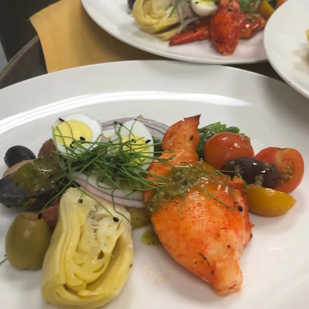 Image alt description