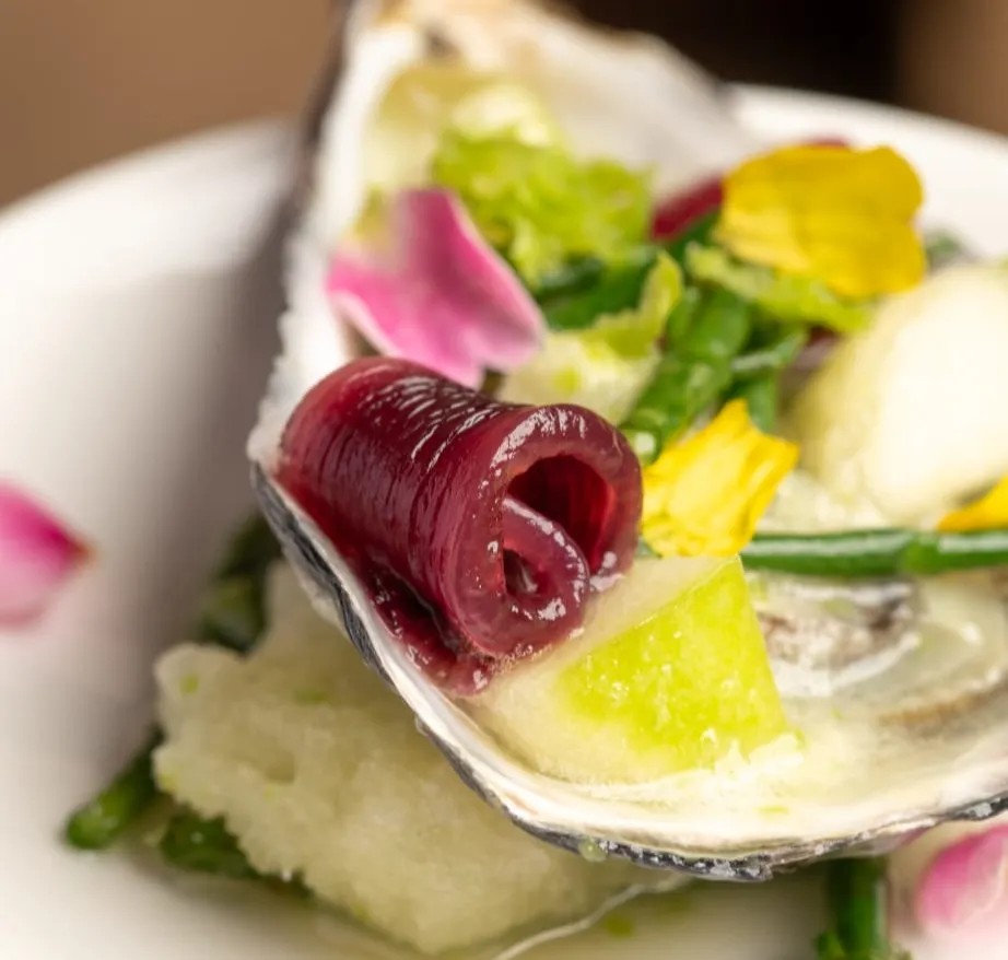 Image alt description