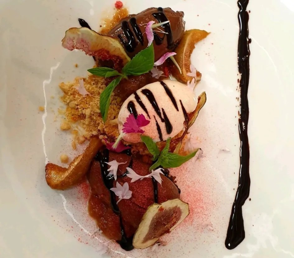 Image alt description