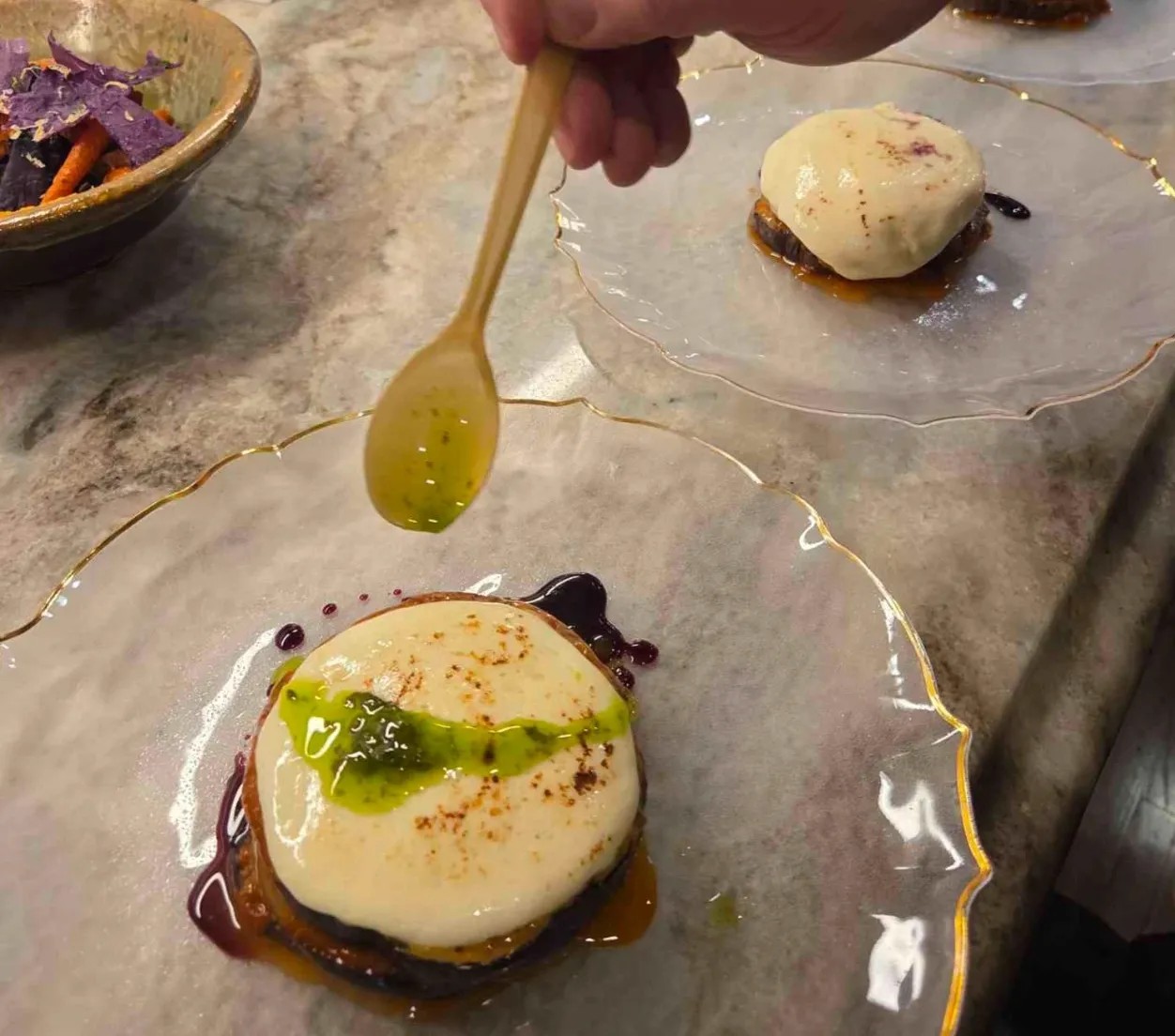 Image alt description