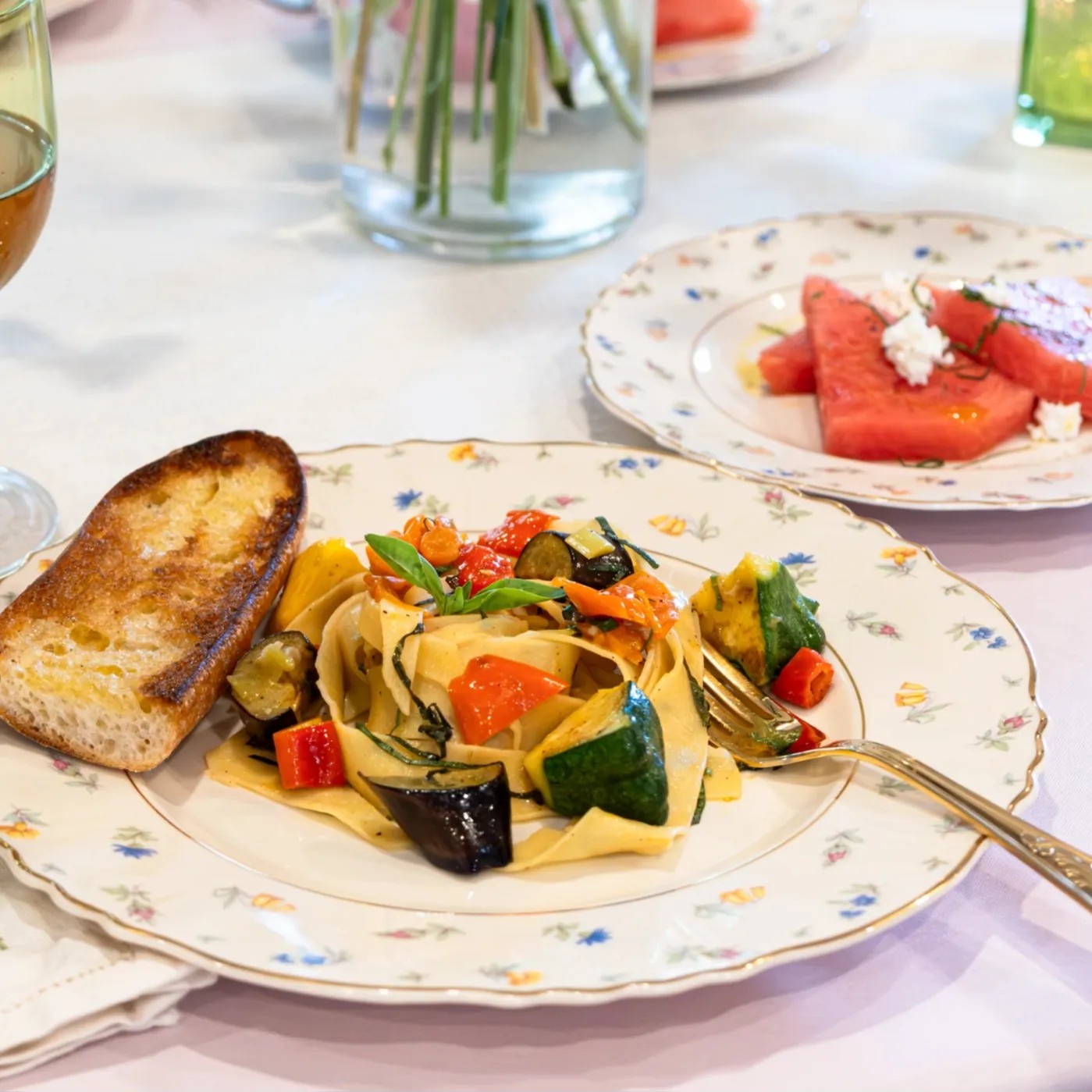 Image alt description