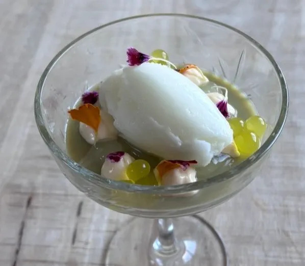 Image alt description