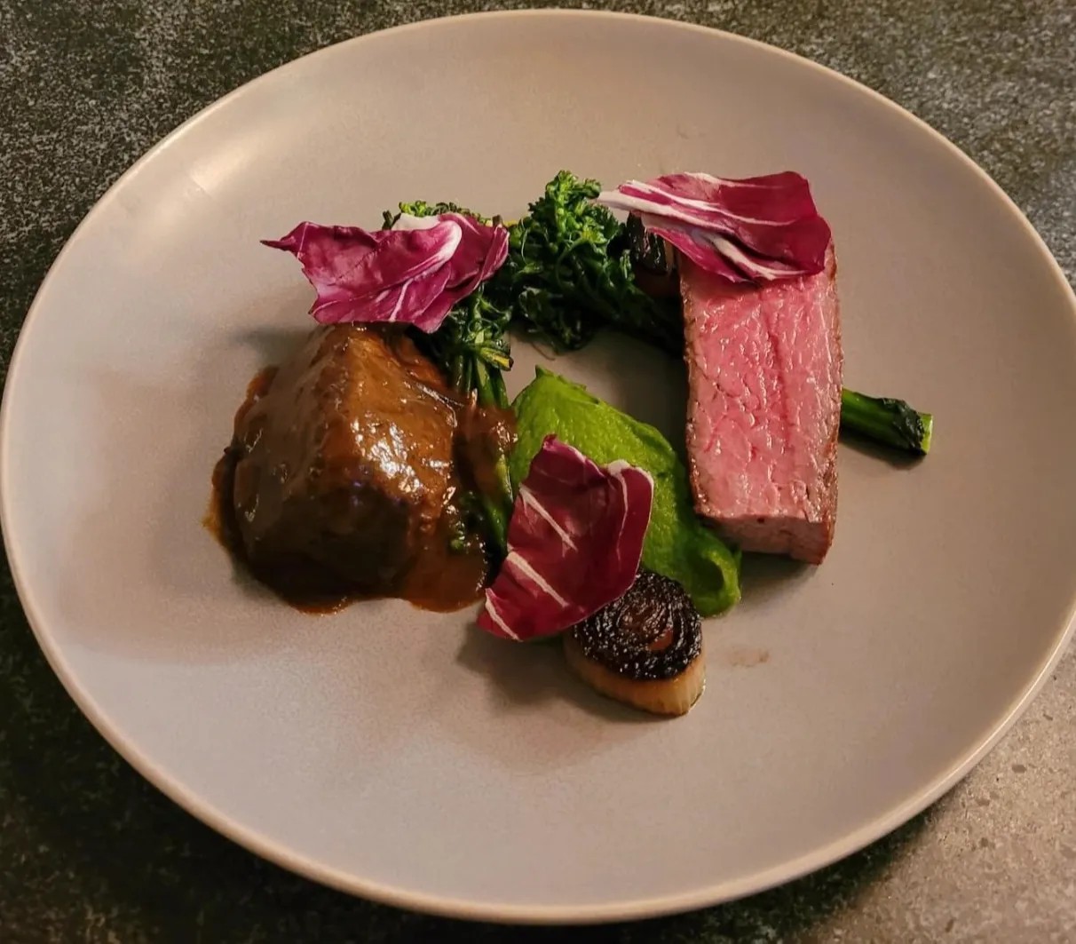 Image alt description