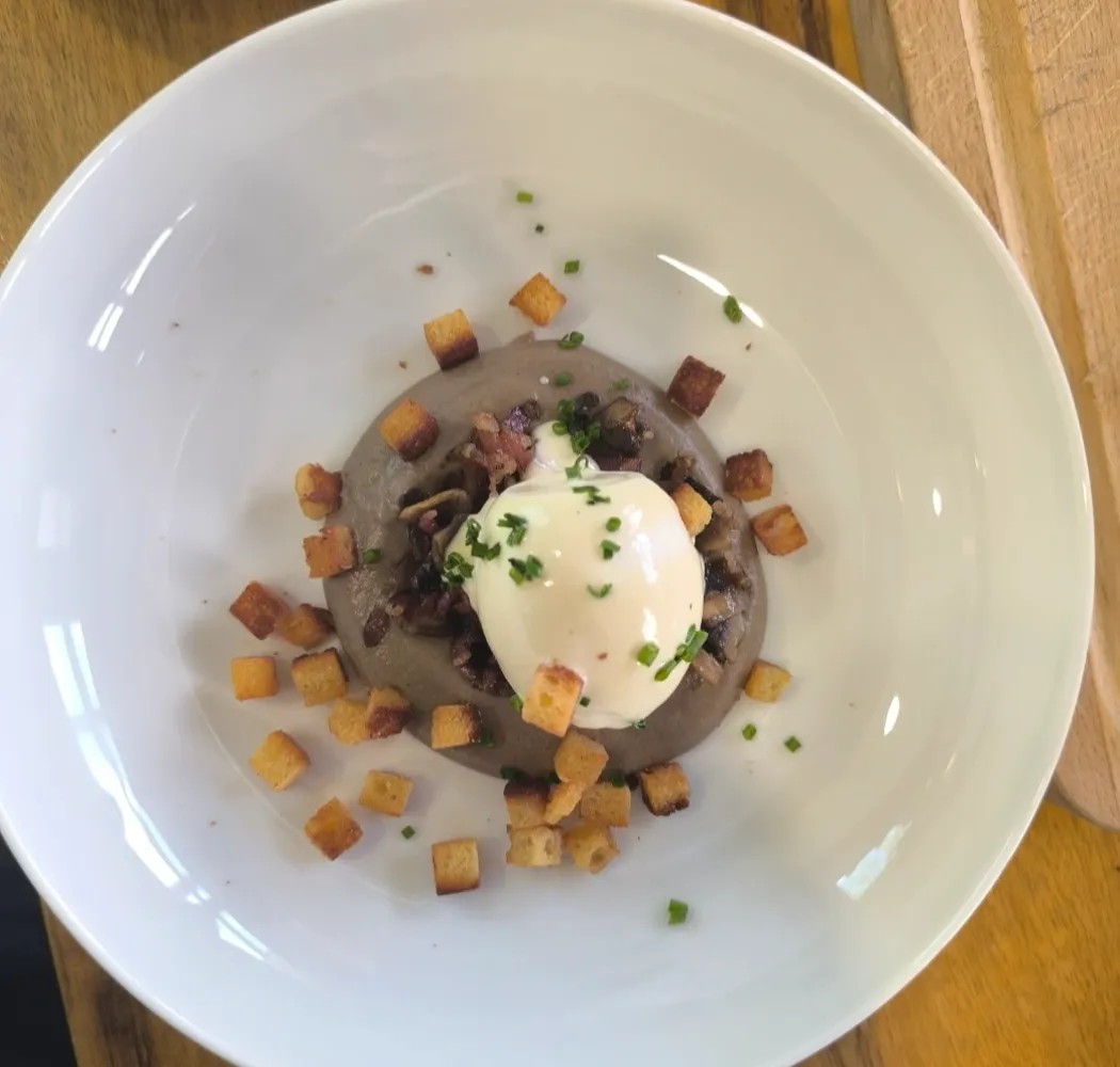 Image alt description