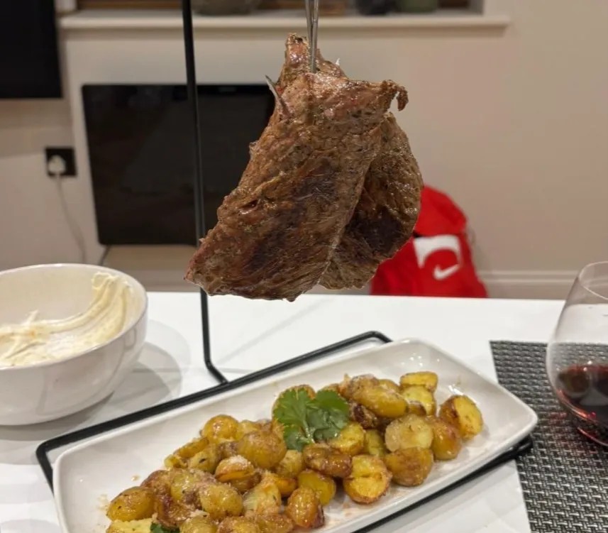 Image alt description