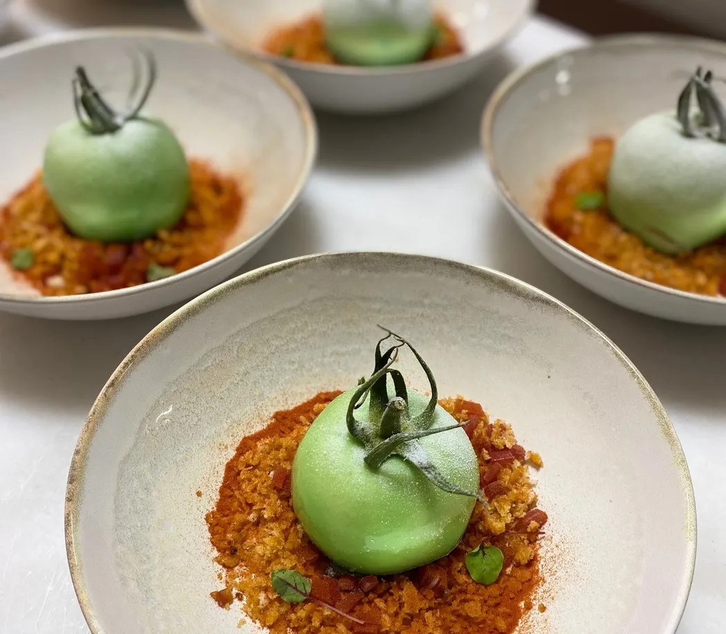 Image alt description