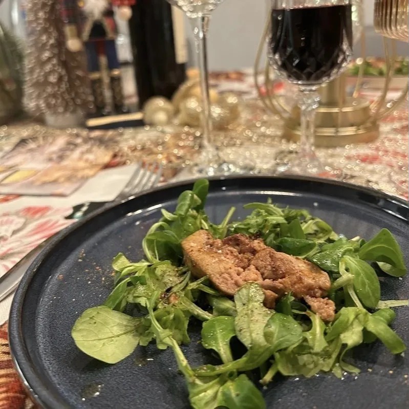 Image alt description