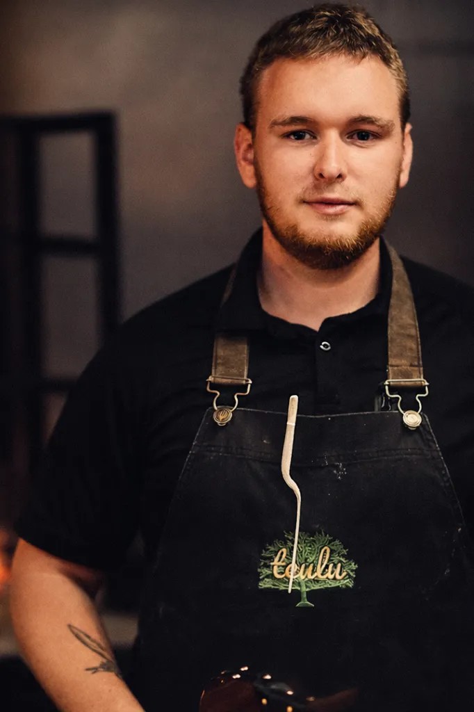 Image alt description