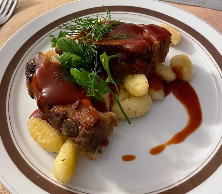 Image alt description