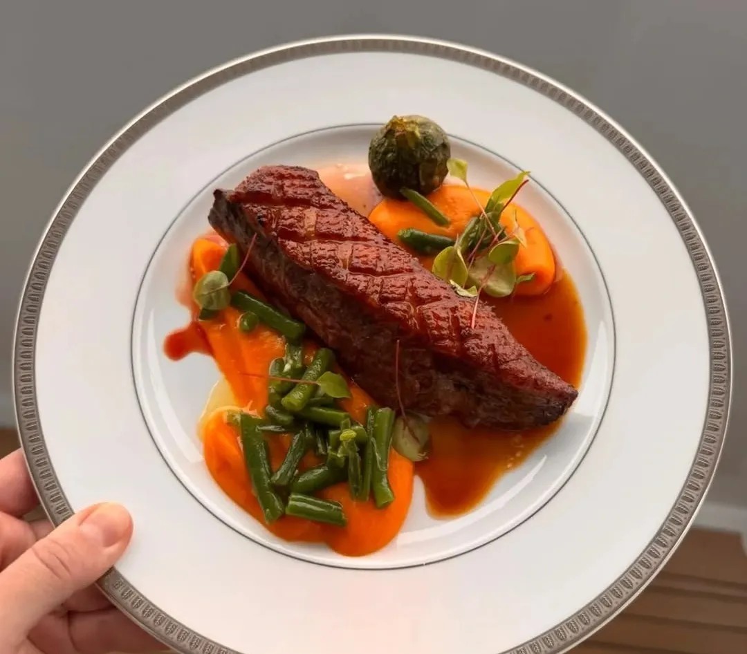 Image alt description