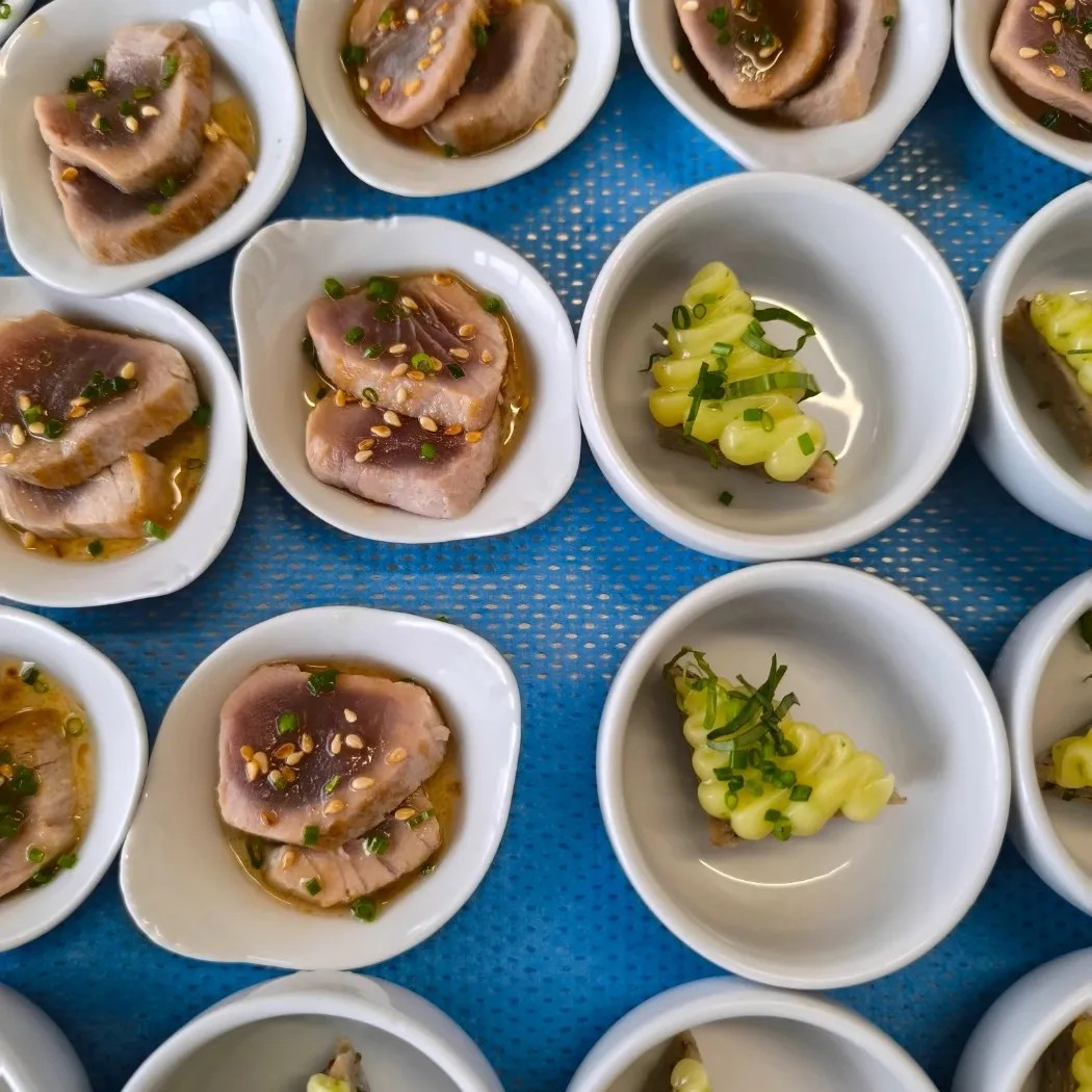 Image alt description