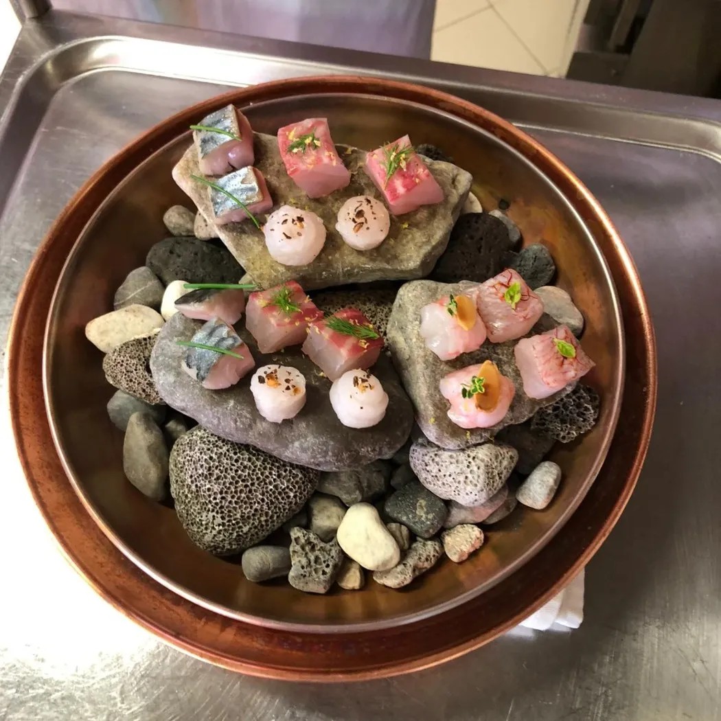 Image alt description