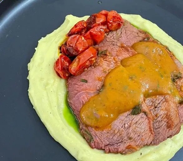 Image alt description