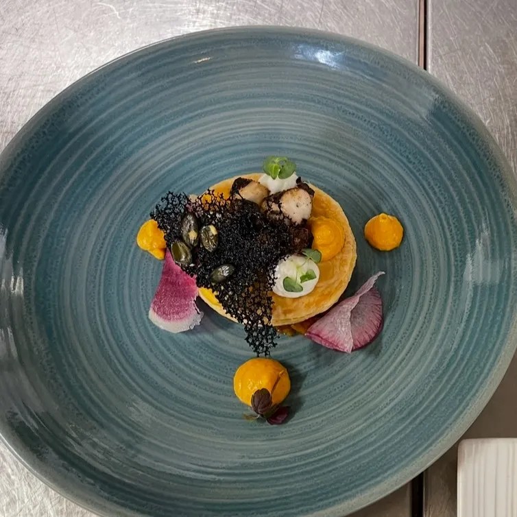 Image alt description